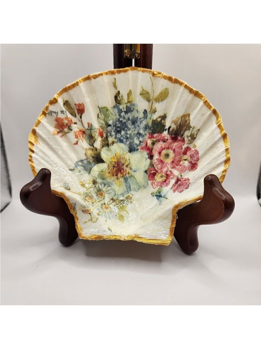 SCALLOPED FAN SHELL 